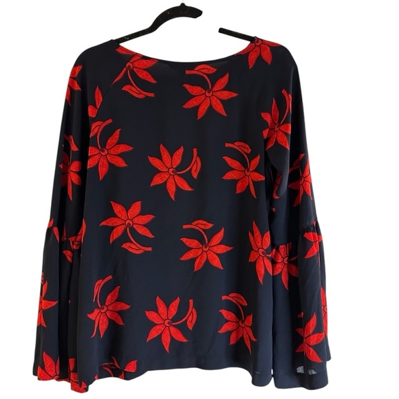 Banana Republic floral bell sleeve blouse in navy and red Medium - Picture 8 of 11